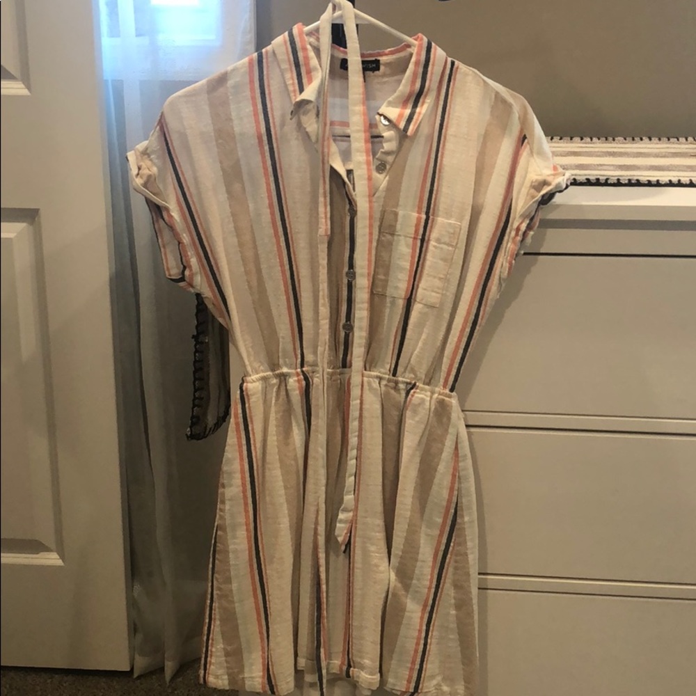 Cute tie dress!